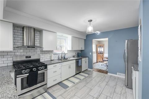 9611 Elsmere Dr, Parma, OH 44130 photo 5