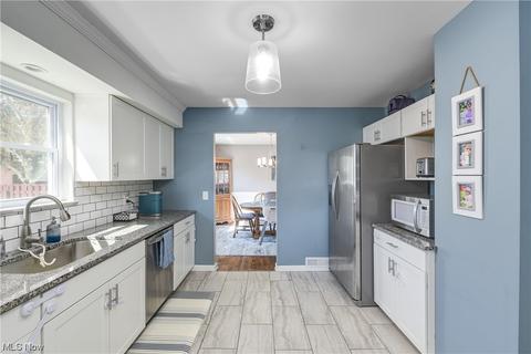 9611 Elsmere Dr, Parma, OH 44130 photo 9
