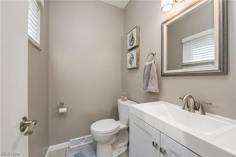 9611 Elsmere Dr, Parma, OH 44130 photo 16