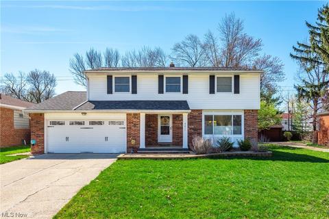 9611 Elsmere Dr, Parma, OH 44130 photo 1
