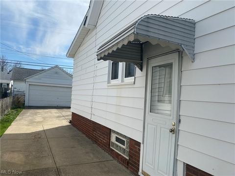 19450 Ormiston Ave, Euclid, OH 44119 photo 3