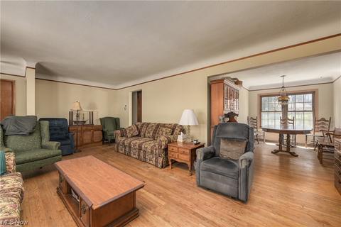 1470 E Ridgewood Dr, Seven Hills, OH 44131 photo 9