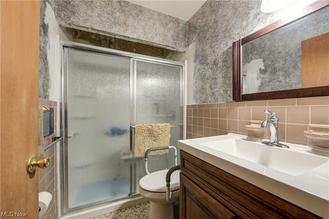 1470 E Ridgewood Dr, Seven Hills, OH 44131 photo 12