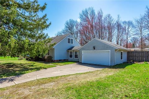 1470 E Ridgewood Dr, Seven Hills, OH 44131 photo 3