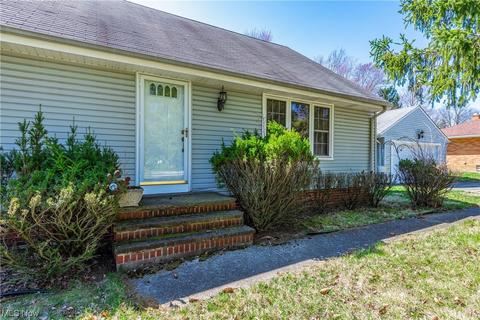 1470 E Ridgewood Dr, Seven Hills, OH 44131 photo 2