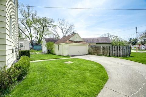 175 Baker St, Berea, OH 44017 photo 4
