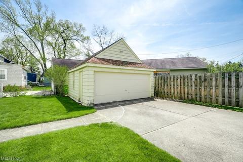 175 Baker St, Berea, OH 44017 photo 5