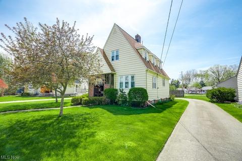 175 Baker St, Berea, OH 44017 photo 2