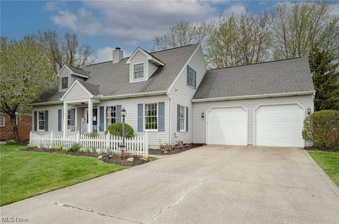 717 Kent Cir, Elyria, OH 44035 photo 2