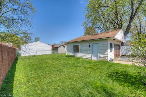 908 Wilder Ave, Elyria, OH 44035 photo 6