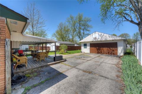 908 Wilder Ave, Elyria, OH 44035 photo 4