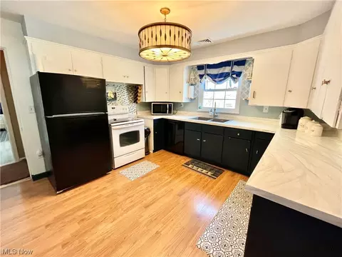 3235 Lake Rd W, Ashtabula, OH 44004 photo 9