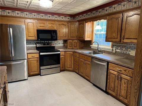 4201 Edgewood Dr, Lorain, OH 44053 photo 3