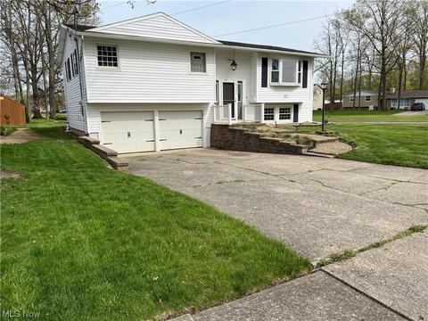 4201 Edgewood Dr, Lorain, OH 44053 photo 1