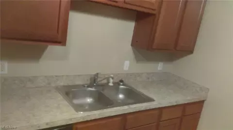 1544 E 29th St, Lorain, OH 44055 photo 9