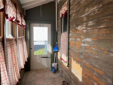 201 E South St, Barnesville, OH 43713 photo 6