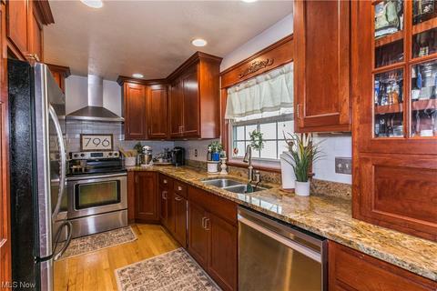 796 Robin Dr, Wadsworth, OH 44281 photo 12