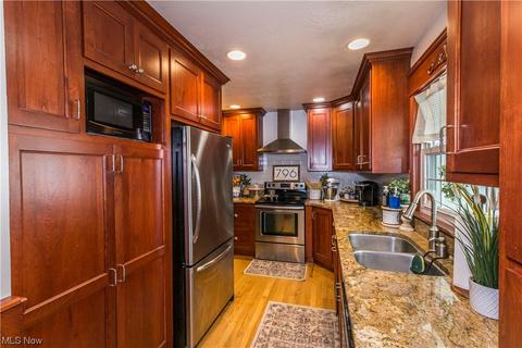 796 Robin Dr, Wadsworth, OH 44281 photo 11