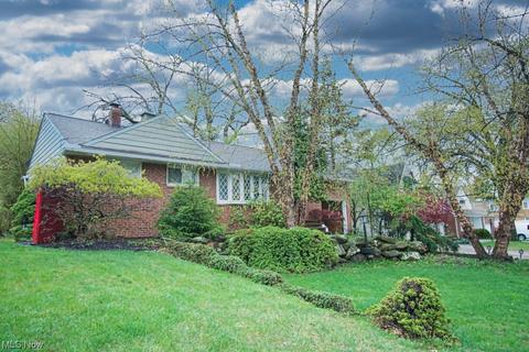 5249 Erwin St, Maple Heights, OH 44137 photo 1