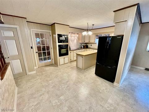 3232 Lincoln St E, Canton, OH 44707 photo 9