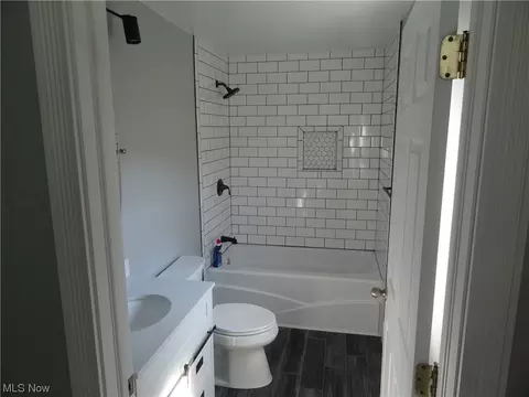 511 Knowles Ln, Chester, WV 26034 photo 12