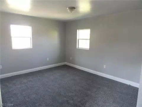 511 Knowles Ln, Chester, WV 26034 photo 10