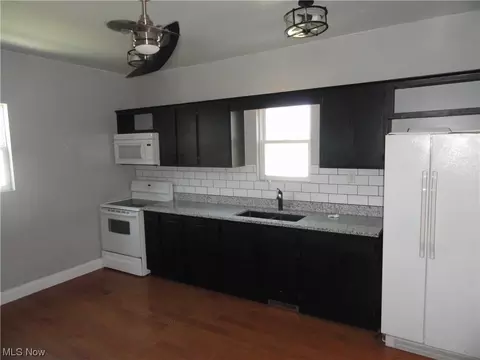 511 Knowles Ln, Chester, WV 26034 photo 5