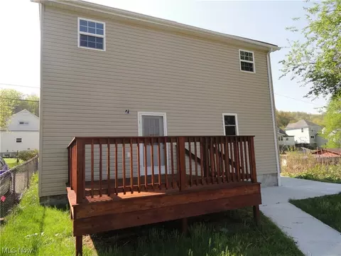 511 Knowles Ln, Chester, WV 26034 photo 4