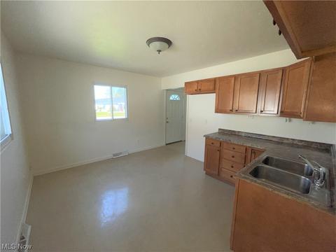 623 S Logan St, Elyria, OH 44035 photo 8