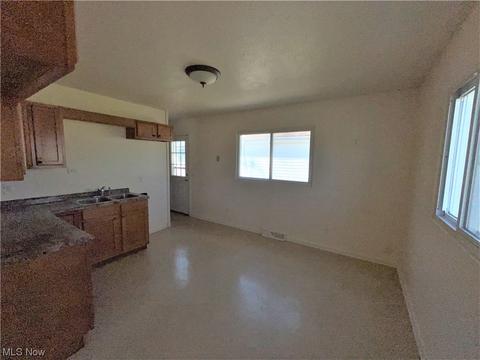 623 S Logan St, Elyria, OH 44035 photo 5