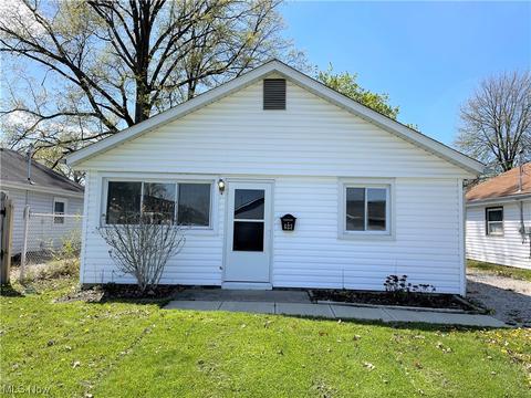 623 S Logan St, Elyria, OH 44035 photo 2