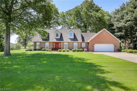 4564 Garber Dr NW, Strasburg, OH 44680