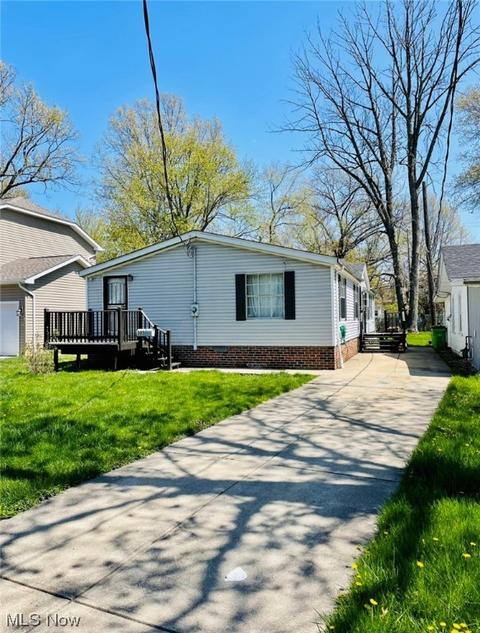 305 E 238, Euclid, OH 44123 photo 1