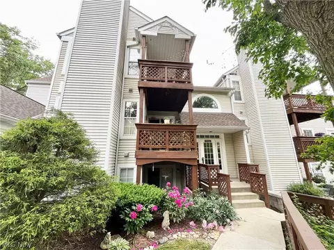 1304 Cedarwood Dr #C3, Westlake, OH 44145