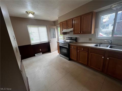 583-585 Evans Ave, Akron, OH 44310 photo 8