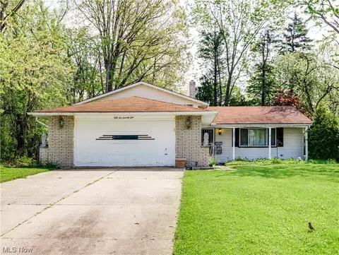5571 Carlton Dr, Bedford Heights, OH 44146