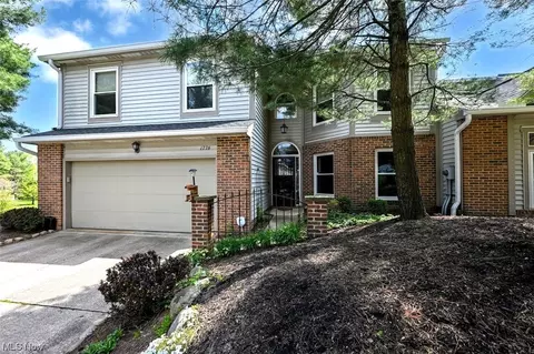 1776 Bent Bow Dr, Akron, OH 44313