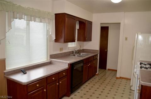 2046 E 41st St, Lorain, OH 44055 photo 15