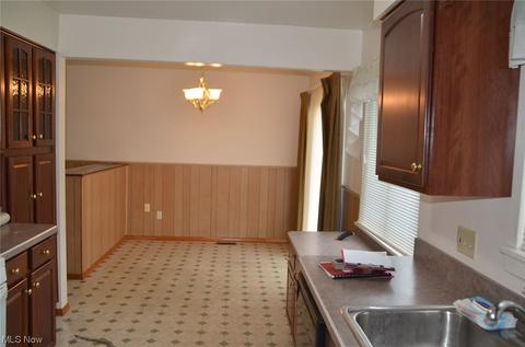 2046 E 41st St, Lorain, OH 44055 photo 11