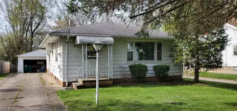 14904 Summit Ave, Maple Heights, OH 44137 photo 1