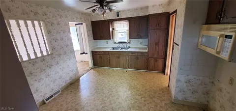 14904 Summit Ave, Maple Heights, OH 44137 photo 5