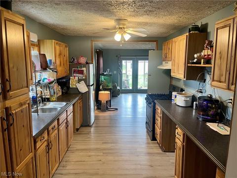 716 Elm St, Belpre, OH 45714 photo 5