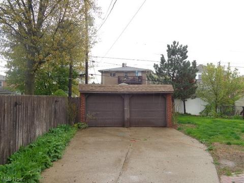 6457 Stanbury Rd, Parma, OH 44129 photo 2