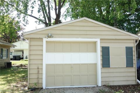 357 Celtic St, Akron, OH 44314 photo 3