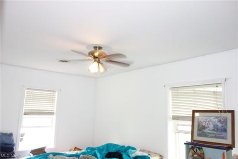 357 Celtic St, Akron, OH 44314 photo 5