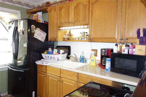 357 Celtic St, Akron, OH 44314 photo 4