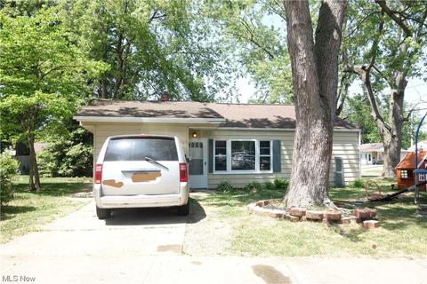357 Celtic St, Akron, OH 44314 photo 1