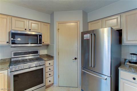 8248 Emerald Ave NE, Canton, OH 44721 photo 13