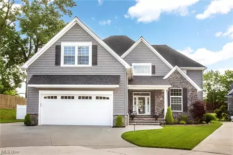 829 Morewood Ct, Rocky River, OH 44116