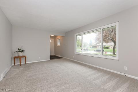 5911 Northview Dr, Seven Hills, OH 44131 photo 4